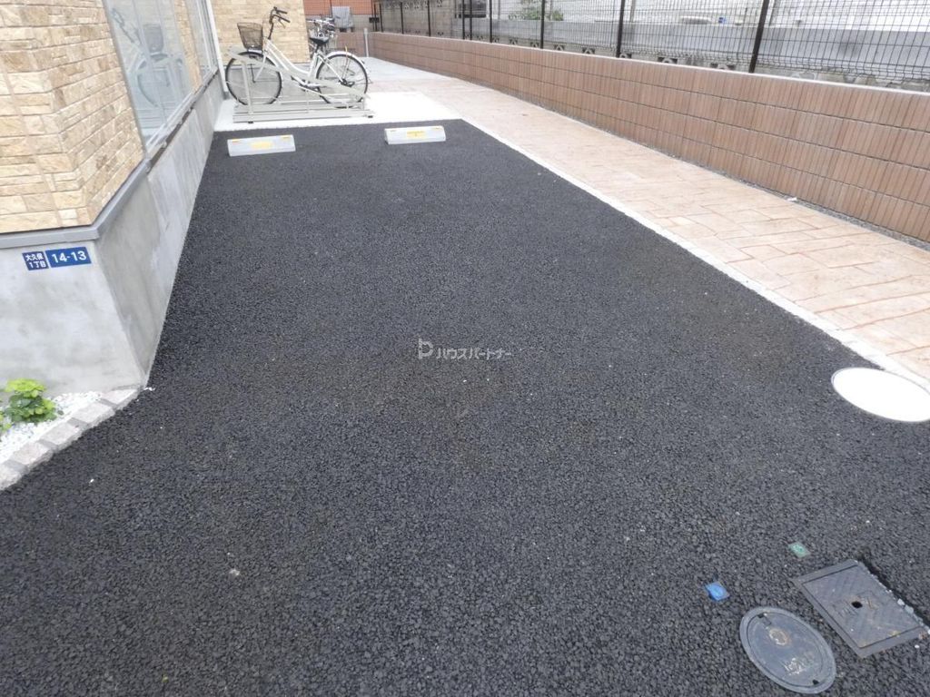 駐車場　庭