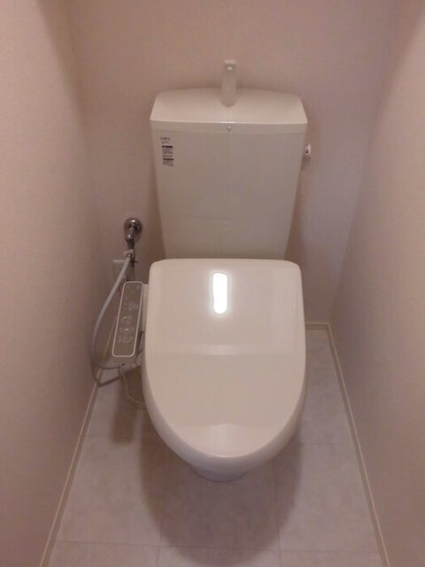 トイレ　温水洗浄便座