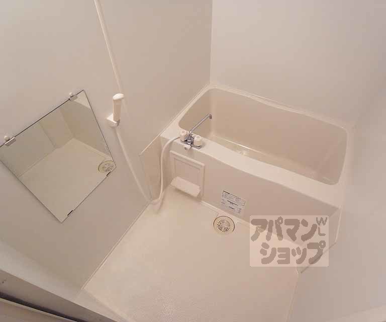 バス・シャワールーム　ゆったり入れるお風呂です。