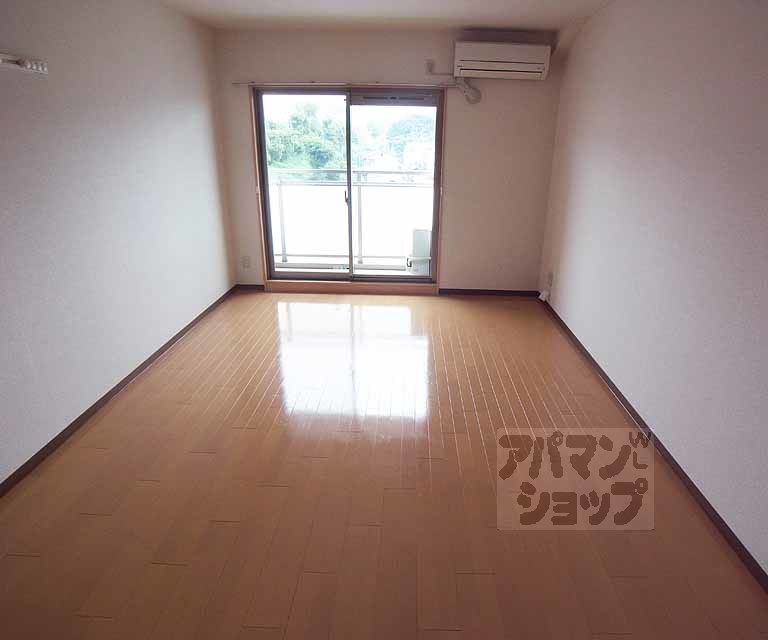 居室・リビング　東向きのお部屋です。