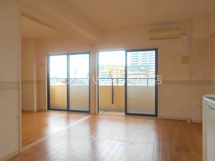 居室・リビング　同建物別タイプ参考写真