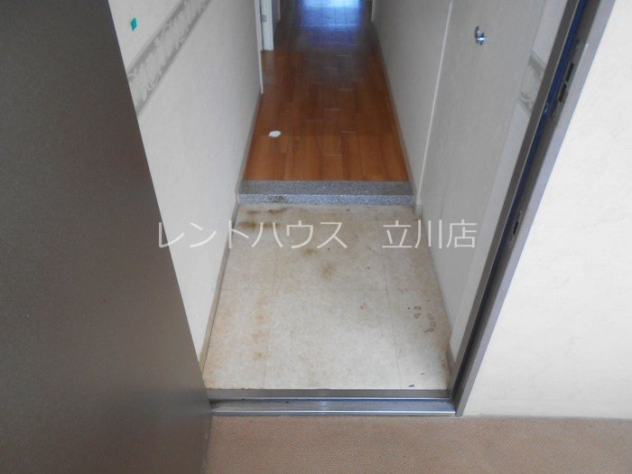 玄関　同建物別タイプ参考写真