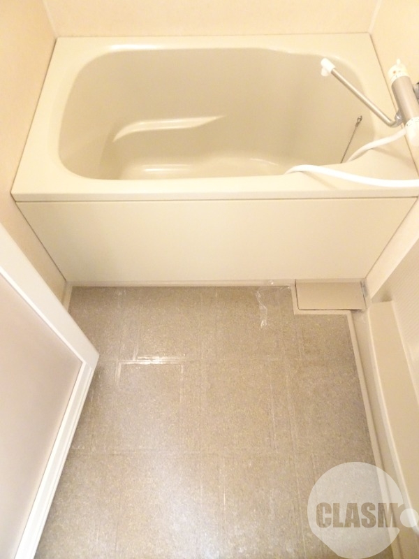 バス・シャワールーム　キレイにリフォームされています♪