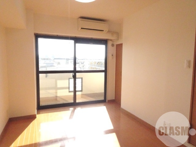 居室・リビング　明るいお部屋です♪