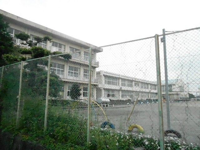 小学校　浜松市立麁玉小学校（小学校）まで518m