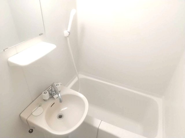 バス・シャワールーム　※設備・仕様は現況と異なる場合があります。