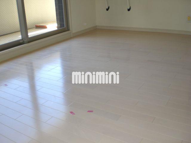 居室・リビング　明るい洋室