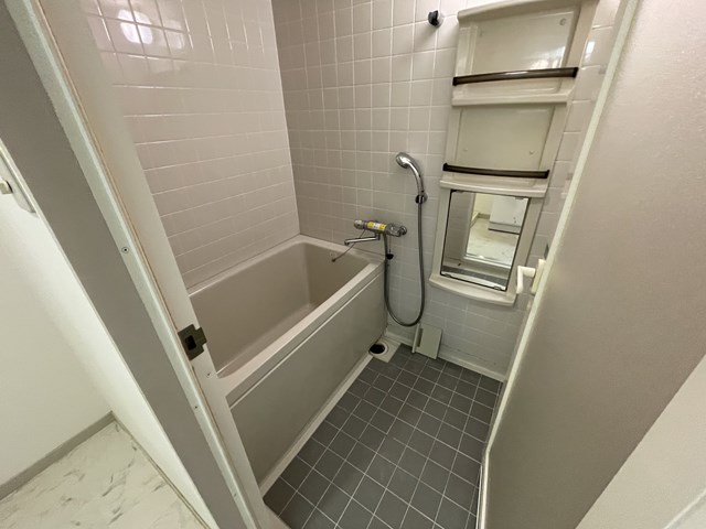 バス・シャワールーム　シンプルで機能的なユニットバスです♪