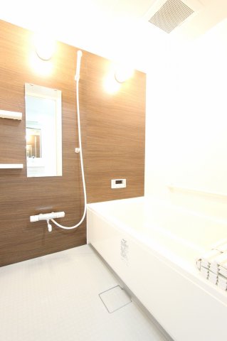 バス・シャワールーム　※別部屋のお写真で、現況優先と致します。