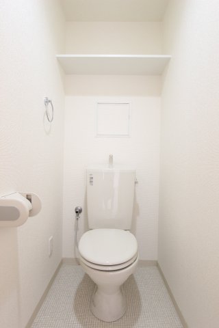 トイレ　※別部屋のお写真で、現況優先と致します。