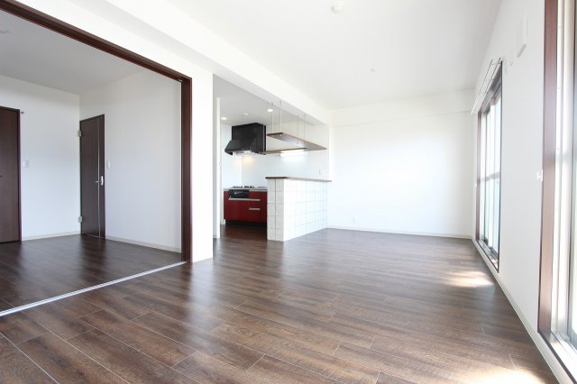 居室・リビング　※別部屋のお写真で、現況優先と致します。