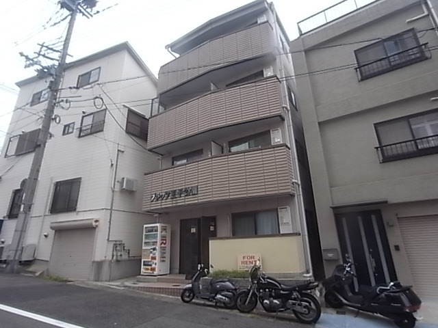 建物外観　タイル貼りの外観