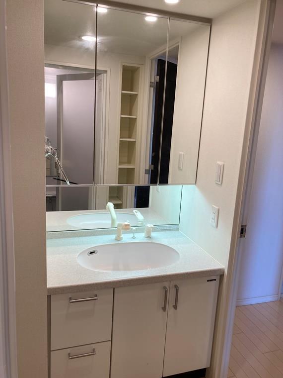 洗面設備　身支度に欠かせない独立洗面台♪