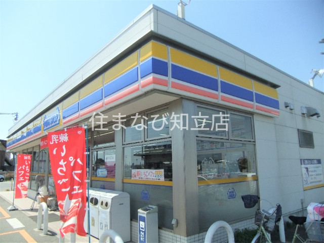 コンビニ　ミニストップ三好松葉池浦店（コンビニ）まで812m