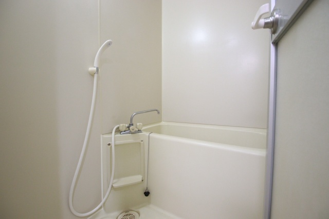 バス・シャワールーム　※写真は同じマンションの違う部屋のものになります。反転タイプ