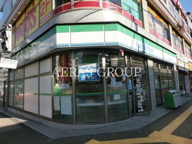 コンビニ　ファミリーマート綾瀬駅前店（コンビニ）まで83m