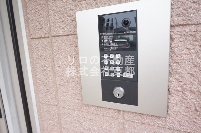 セキュリティ　不審者やセールスなどの侵入を防げるオートロック付！