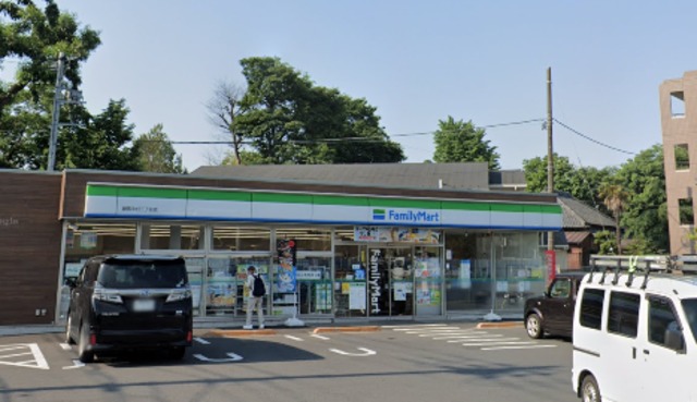 コンビニ　ファミリーマート練馬中村三丁目店（コンビニ）まで390m