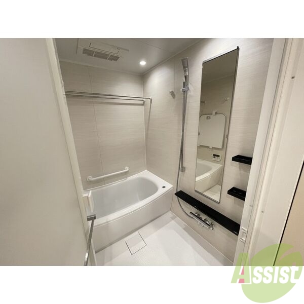 バス・シャワールーム　お風呂になります。一日の疲れを癒してくださいね。