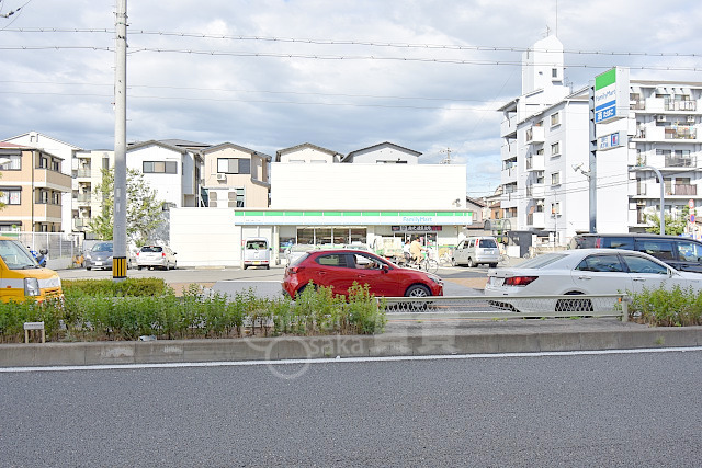 コンビニ　ファミリーマート　東淀川大桐一丁目（コンビニ）まで720m