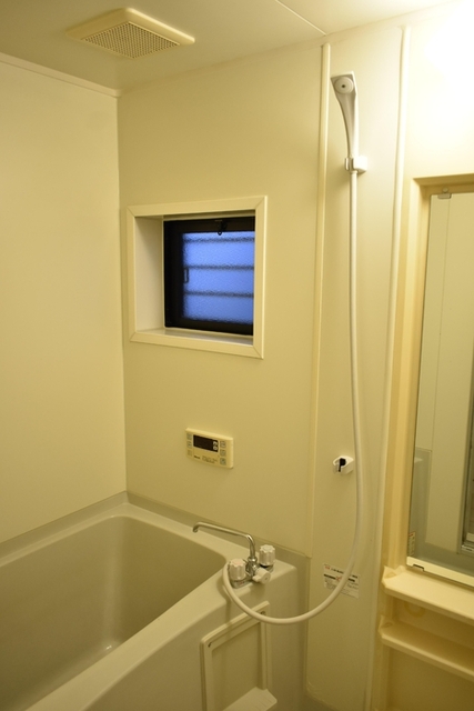 バス・シャワールーム　窓付バスルーム