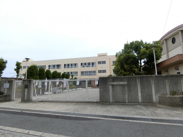 小学校　茨木市立穂積小学校（小学校）まで371m