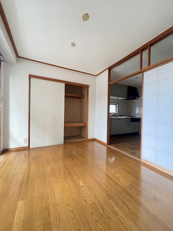 その他部屋・スペース　開放的な寝室です