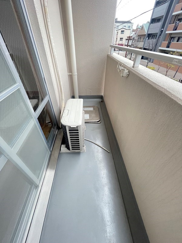 バルコニー　暖かな日差しのふりそそぐバルコニー