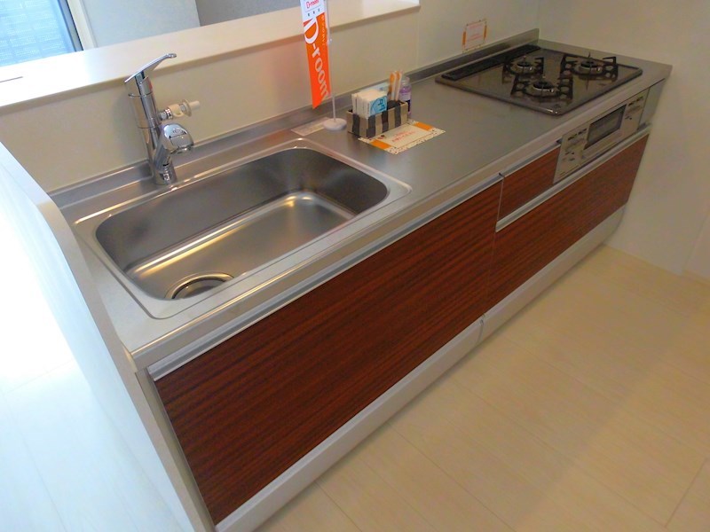 キッチン　室内写真はA201号室のものです