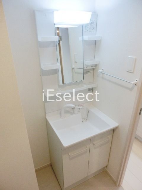 洗面設備　便利なシャンプードレッサー付き。