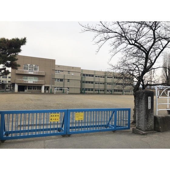 小学校　長野市立裾花小学校（小学校）まで592m