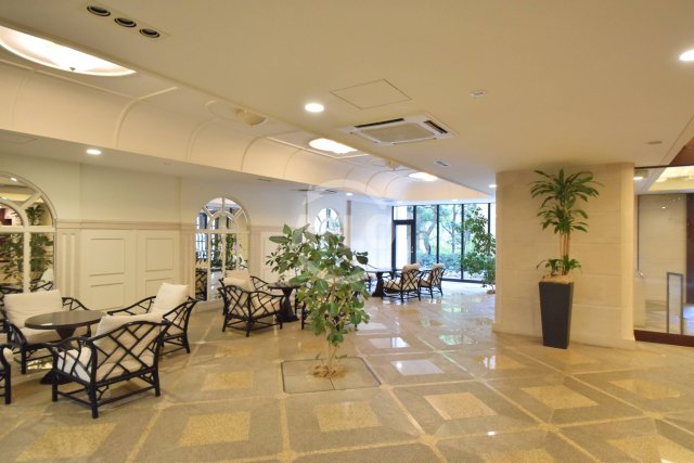 ロビー　なんばセントラルプラザリバーガーデン　ロビー