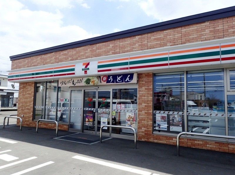 コンビニ　セブンイレブン北広島大曲中央店（コンビニ）まで773m