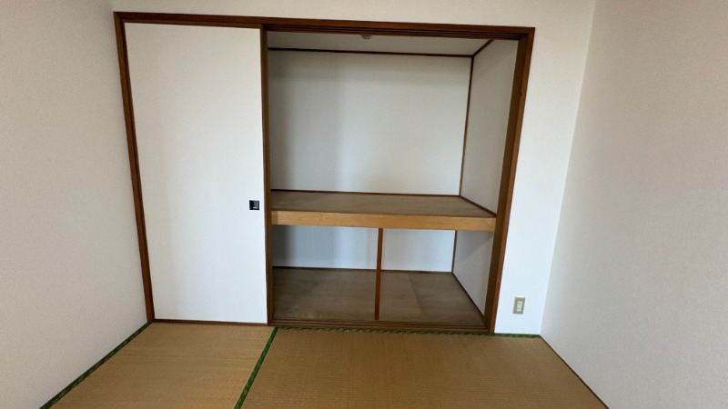 収納　押し入れあり