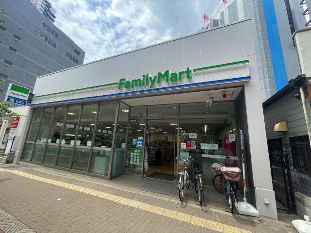 コンビニ　ファミリーマート（コンビニ）まで271m