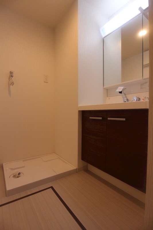 洗面設備　洗面化粧台　※別号室参考写真