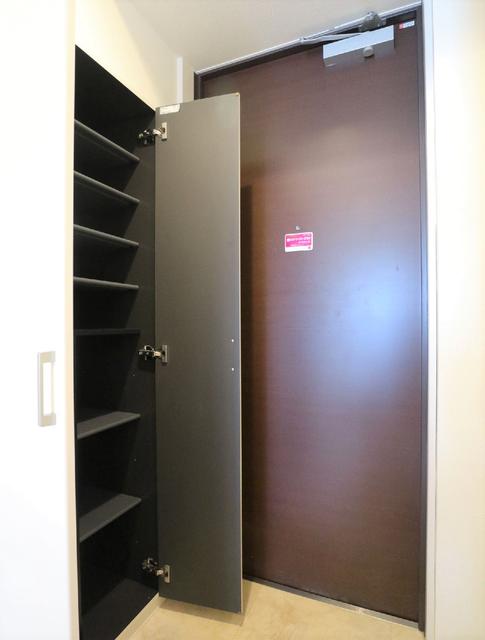 収納　収納　シューズボックス