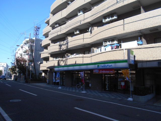 コンビニ　ファミリーマート多摩一ノ宮公園店（コンビニ）まで394m