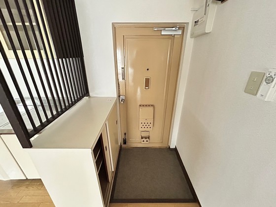 玄関　※別部屋の写真です