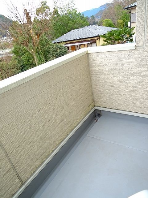 バルコニー　南向きで日当たり良好です。