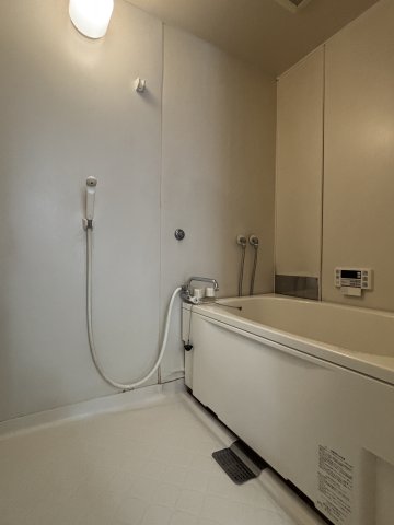 その他　お風呂にある給湯リモコンです。追炊きや自動湯張りが出来ます♪