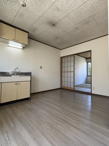 その他部屋・スペース　手前が和室４．５帖で奥が和室６帖です。広々一間分の押入付き♪