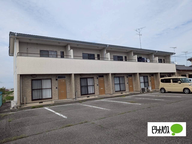 建物外観　駐車場２台込