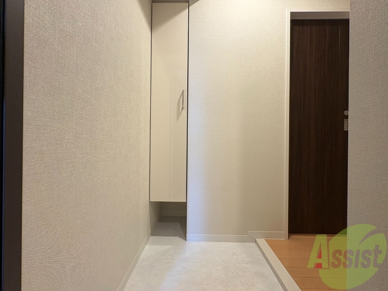 玄関　玄関の様子です。明るい印象ですね。気分もあがりそう。