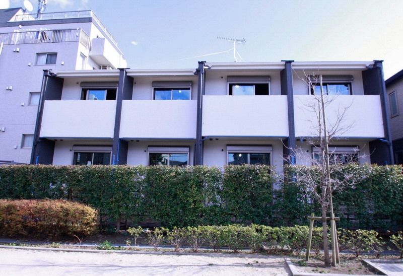 建物外観　バルコニーは緑道沿いとなります。