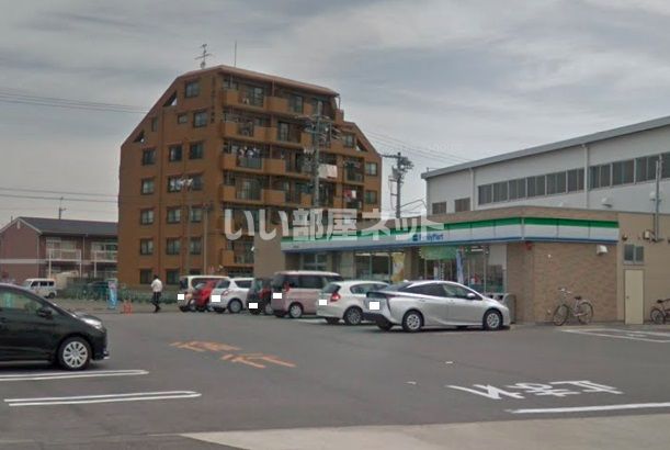 コンビニ　ファミリーマート西尾新渡場店（コンビニ）まで6m