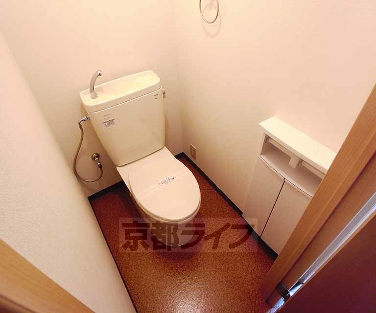 トイレ　清潔感のあるトイレですね。