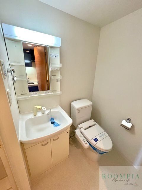 トイレ　※リノベーション前の写真です。