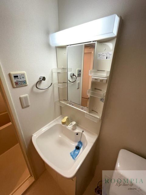 洗面設備　※リノベーション前の写真です。