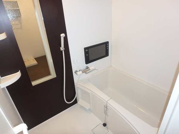 バス・シャワールーム　退去前の為別のお部屋です。